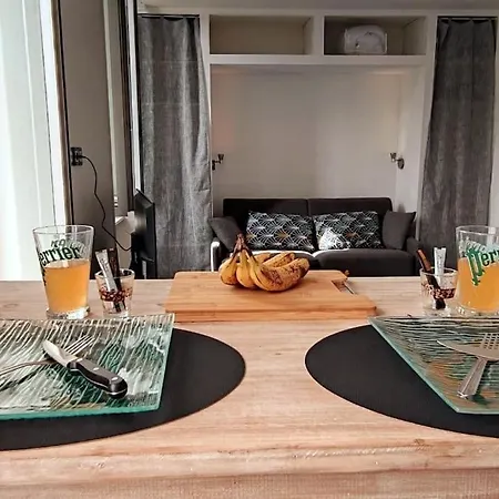 Le Bouda Avec Un Balcon Vue Sur La République Appartement