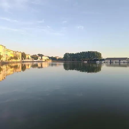Le Bouda Avec Un Balcon Vue Sur La République Appartement Castelnaudary