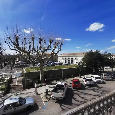 Le Bouda Avec Un Balcon Vue Sur La République * Castelnaudary