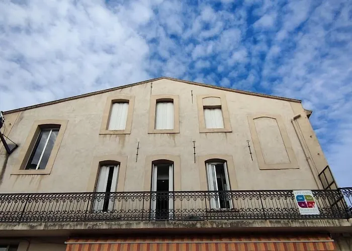 Le Bouda Avec Un Balcon Vue Sur La Republique