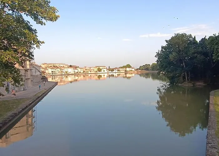 Le Bouda Avec Un Balcon Vue Sur La Republique Апартаменты